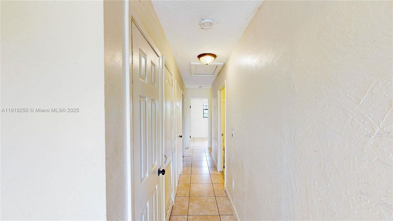 待售: $479,500 (4 贝兹, 2 浴室, 1400 平方英尺)