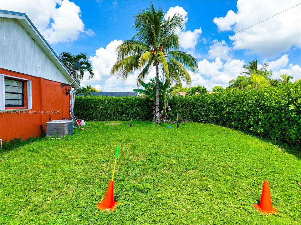 待售: $479,500 (4 贝兹, 2 浴室, 1400 平方英尺)