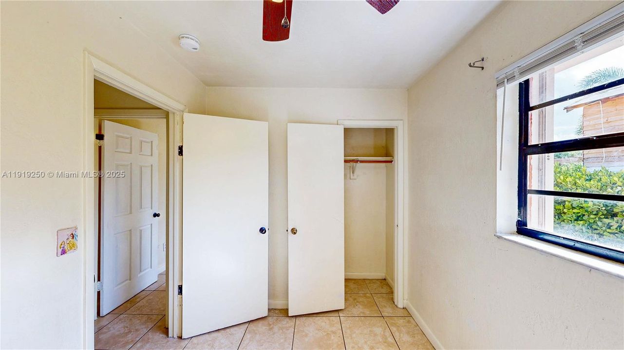 待售: $479,500 (4 贝兹, 2 浴室, 1400 平方英尺)