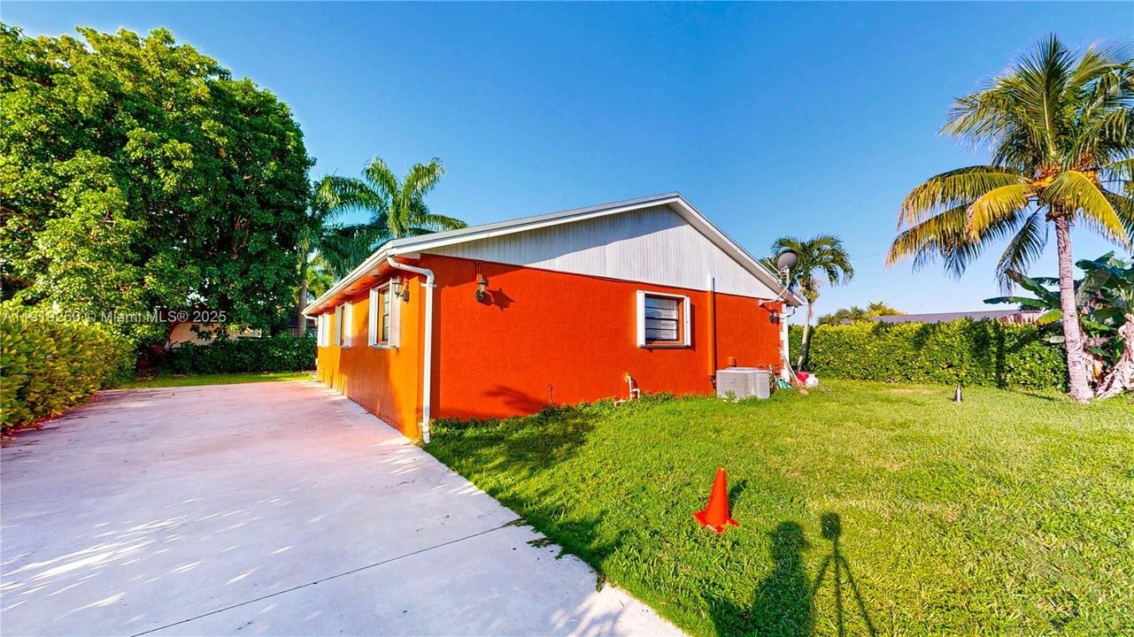 待售: $479,500 (4 贝兹, 2 浴室, 1400 平方英尺)