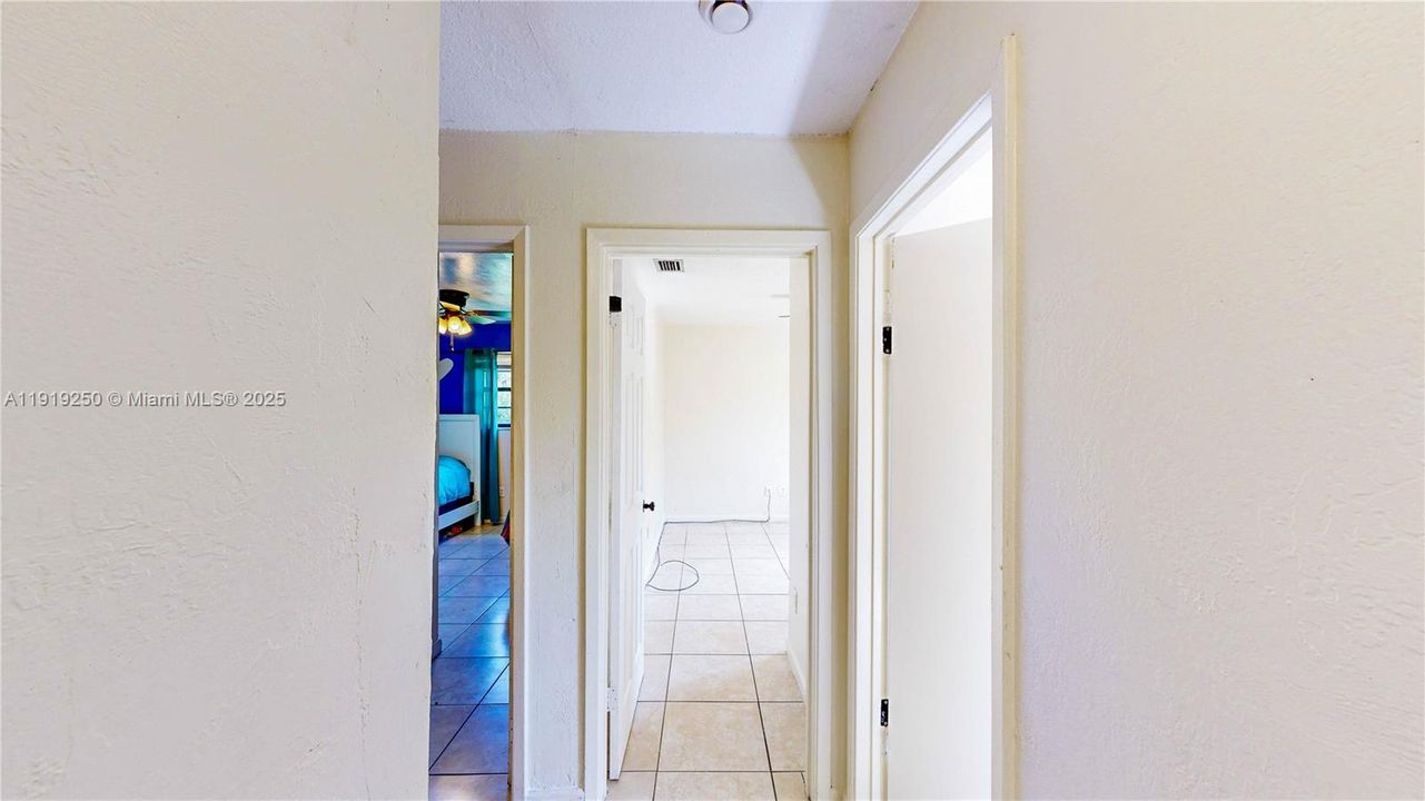 待售: $479,500 (4 贝兹, 2 浴室, 1400 平方英尺)