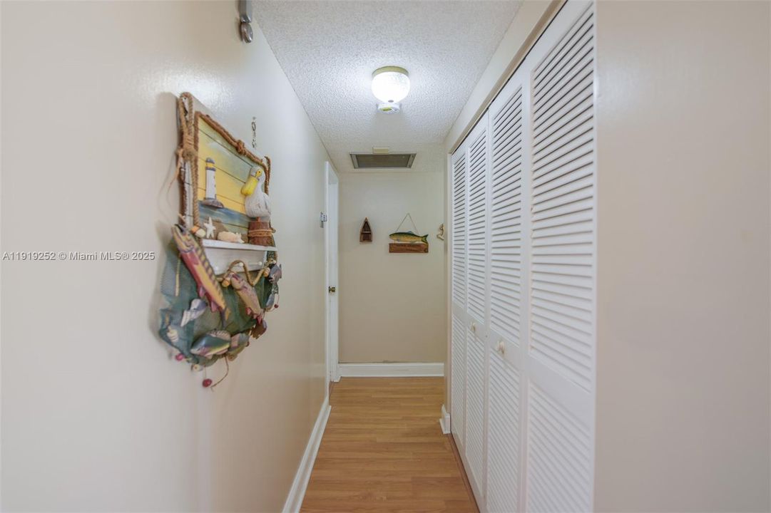 For Sale: $369,500 (2 beds, 2 baths, 1240 Square Feet)