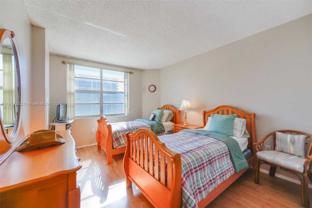 For Sale: $369,500 (2 beds, 2 baths, 1240 Square Feet)