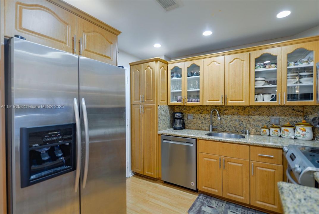 For Sale: $369,500 (2 beds, 2 baths, 1240 Square Feet)