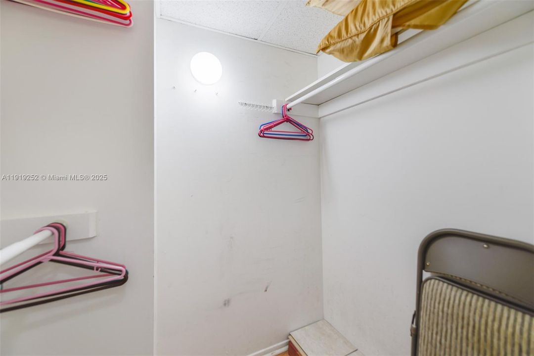 For Sale: $369,500 (2 beds, 2 baths, 1240 Square Feet)