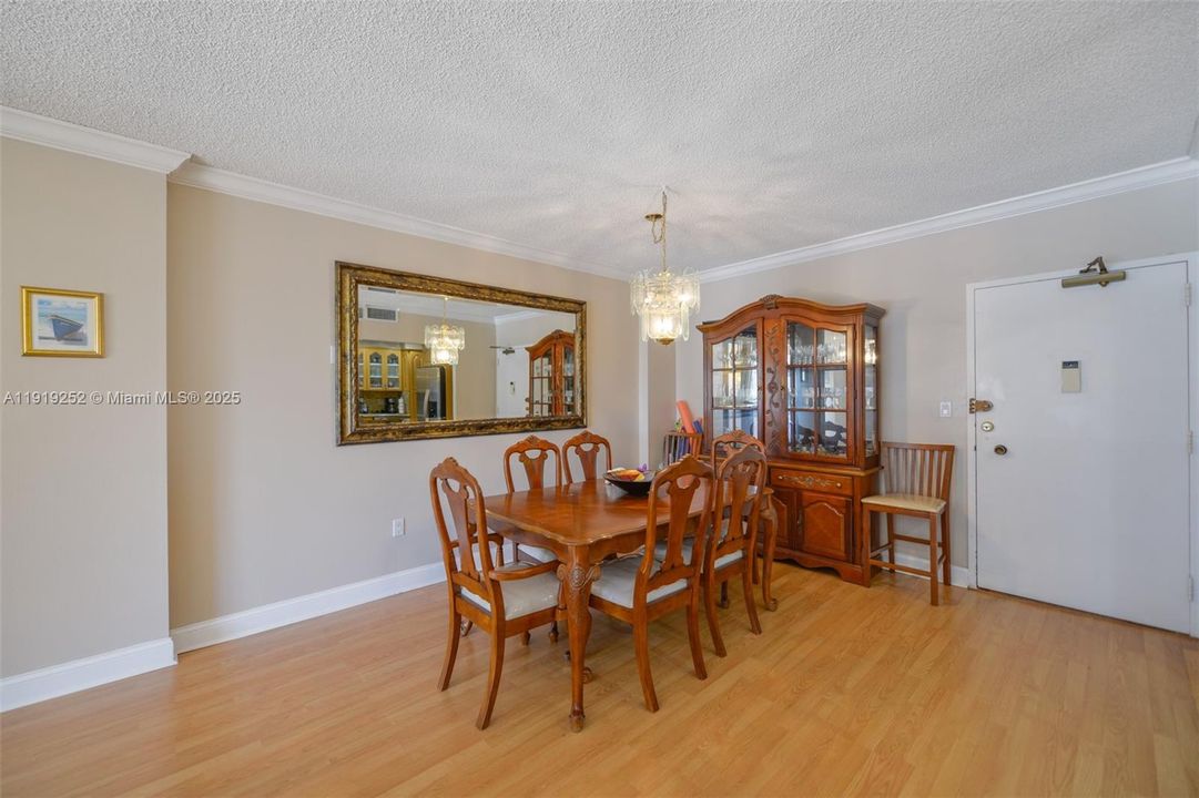 For Sale: $369,500 (2 beds, 2 baths, 1240 Square Feet)