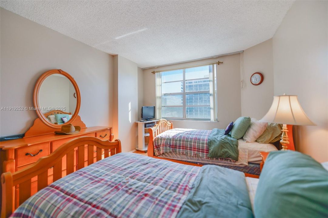 For Sale: $369,500 (2 beds, 2 baths, 1240 Square Feet)