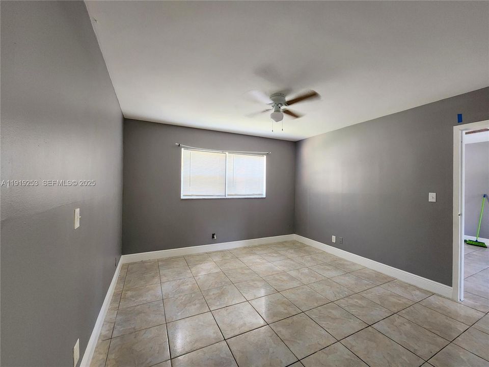 For Sale: $65,000 (1 beds, 1 baths, 624 Square Feet)