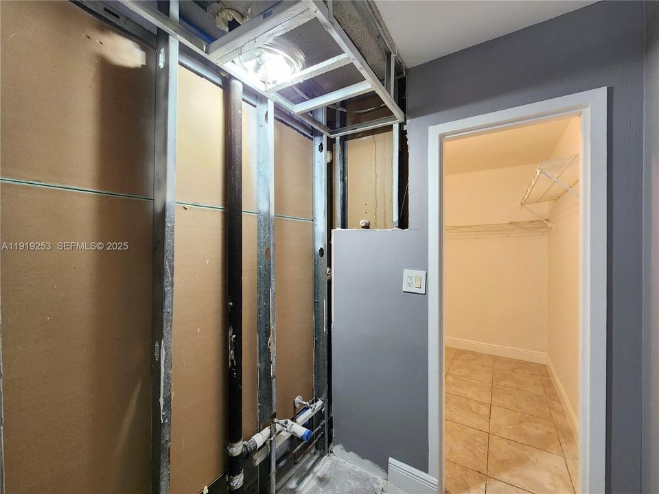 For Sale: $65,000 (1 beds, 1 baths, 624 Square Feet)