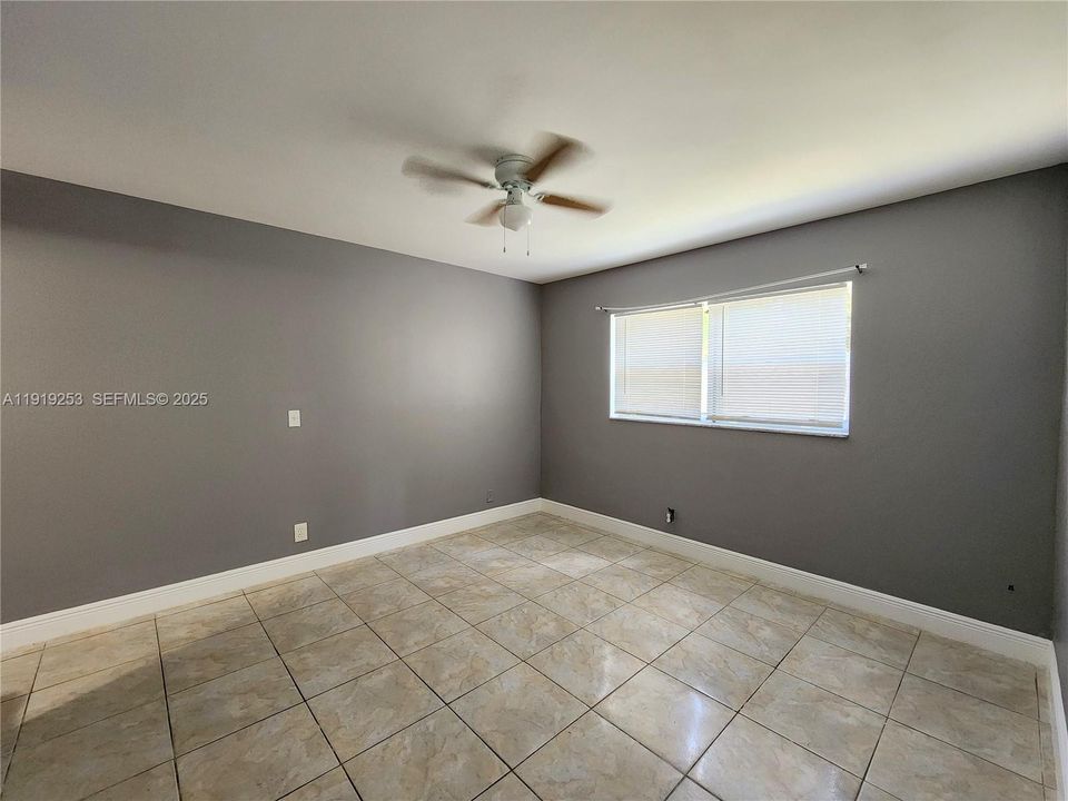 For Sale: $65,000 (1 beds, 1 baths, 624 Square Feet)