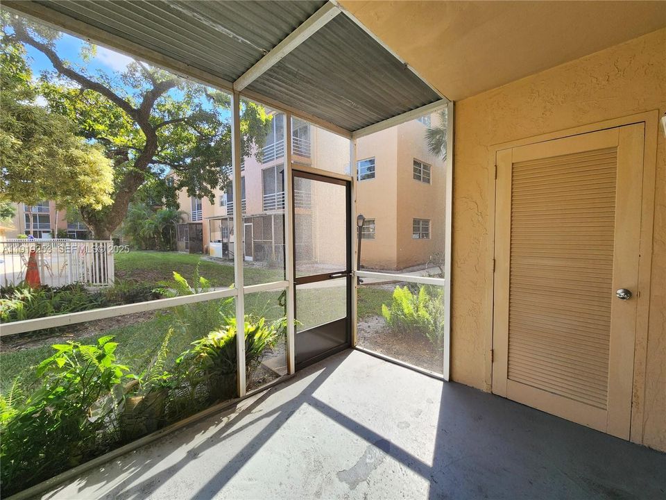 For Sale: $65,000 (1 beds, 1 baths, 624 Square Feet)