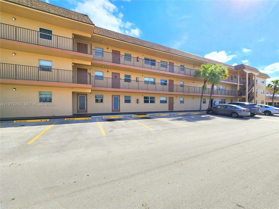 For Sale: $65,000 (1 beds, 1 baths, 624 Square Feet)