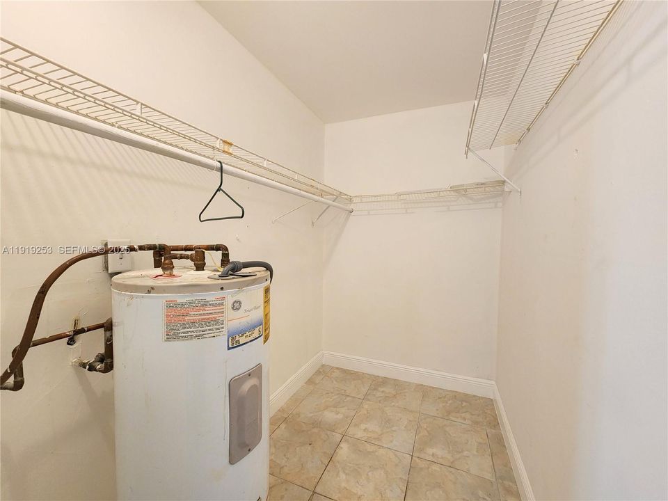 For Sale: $65,000 (1 beds, 1 baths, 624 Square Feet)