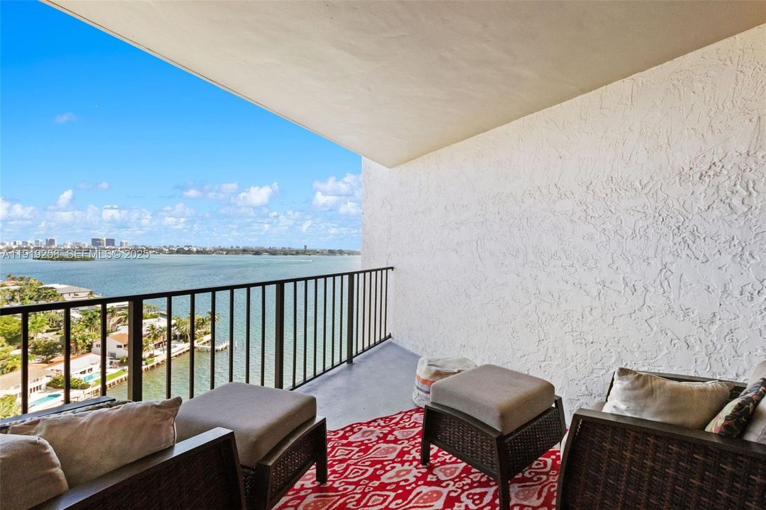 For Sale: $589,000 (2 beds, 2 baths, 2320 Square Feet)