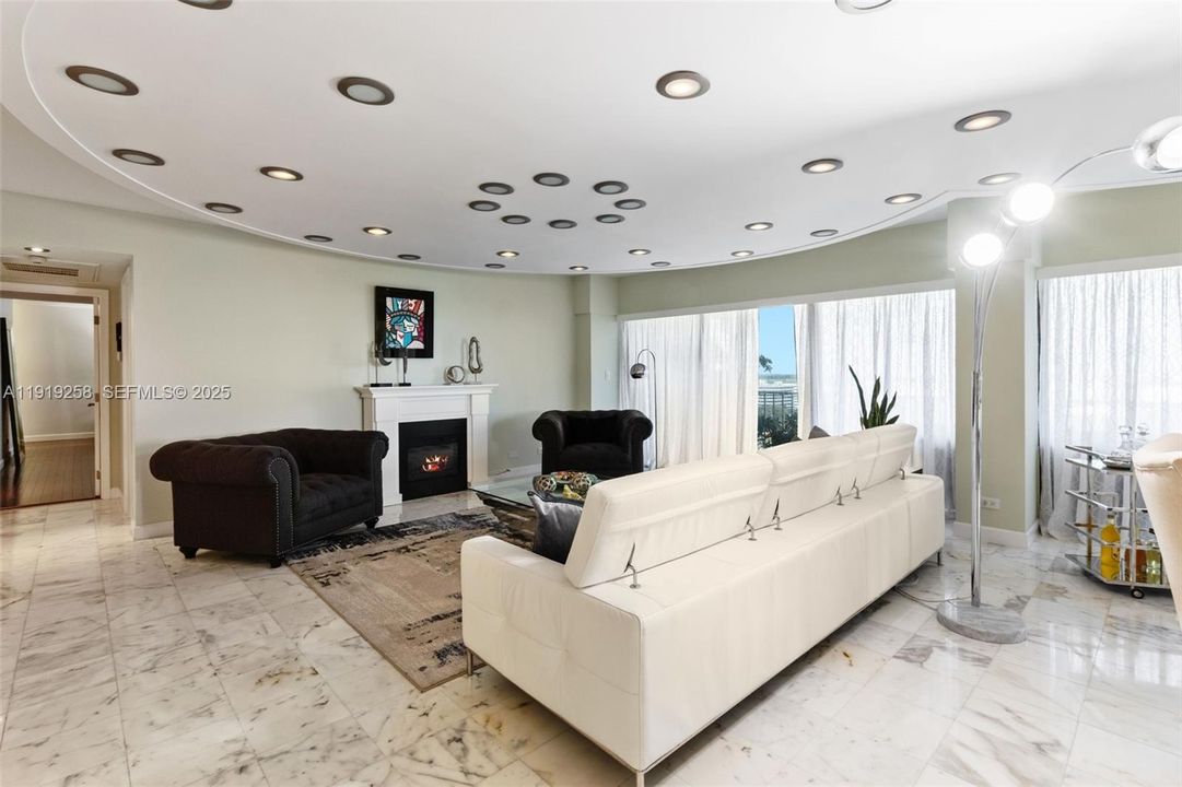 For Sale: $589,000 (2 beds, 2 baths, 2320 Square Feet)
