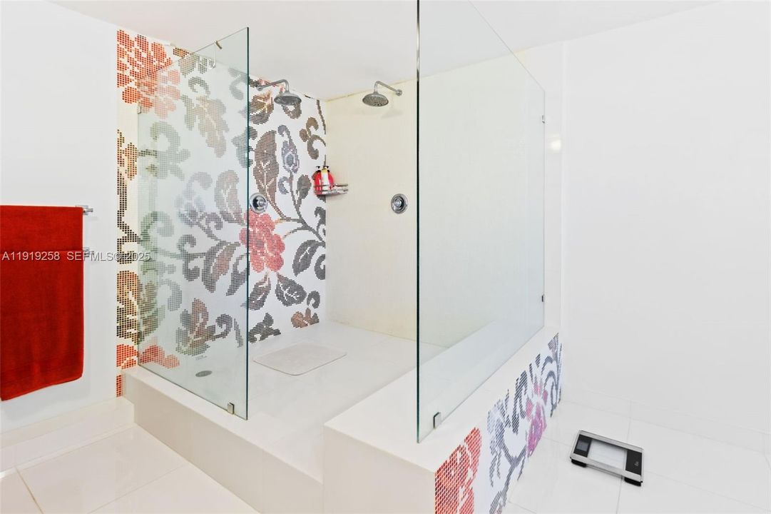 For Sale: $589,000 (2 beds, 2 baths, 2320 Square Feet)