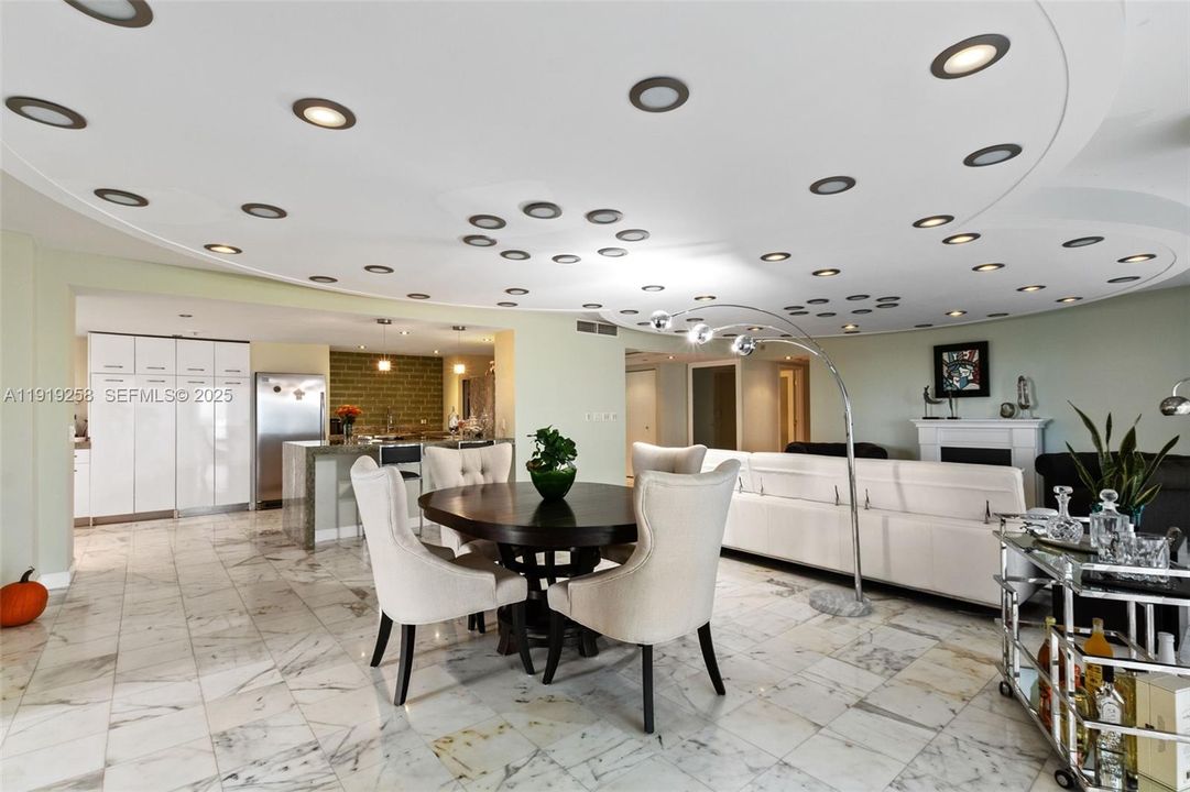 For Sale: $589,000 (2 beds, 2 baths, 2320 Square Feet)