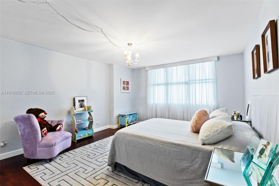 For Sale: $589,000 (2 beds, 2 baths, 2320 Square Feet)