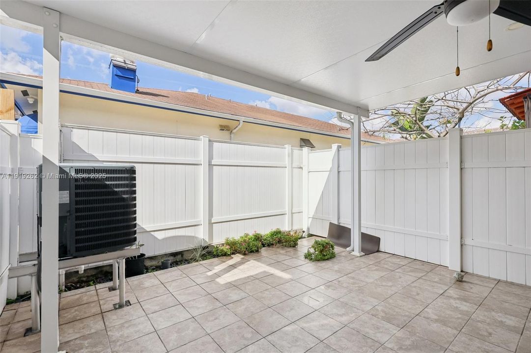 En Venta: $370,000 (2 camas, 2 baños, 952 Pies cuadrados)