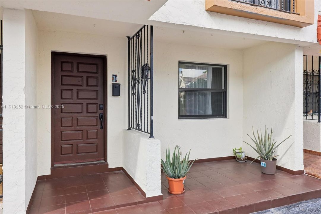 En Venta: $370,000 (2 camas, 2 baños, 952 Pies cuadrados)