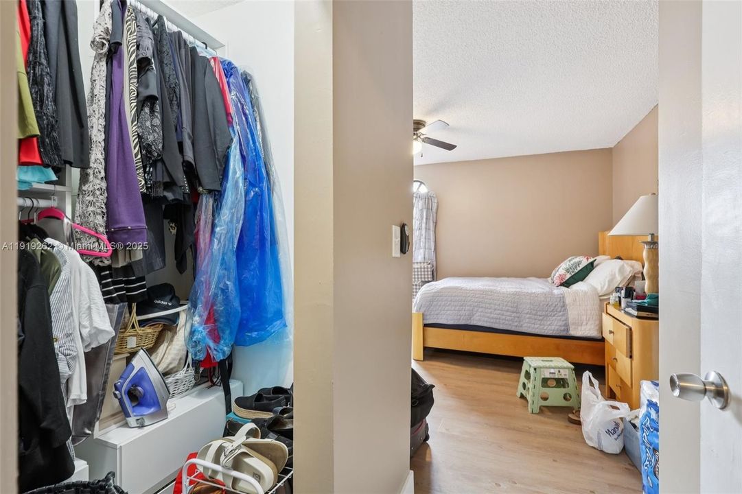 En Venta: $370,000 (2 camas, 2 baños, 952 Pies cuadrados)