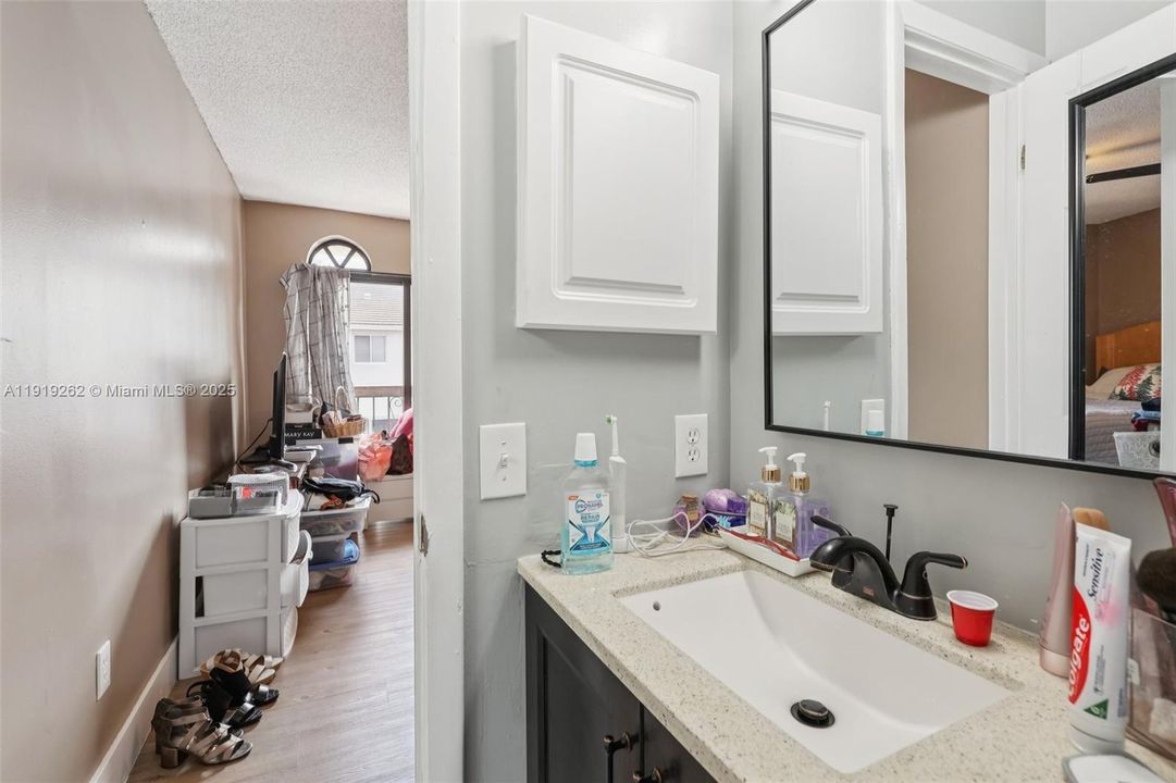 En Venta: $370,000 (2 camas, 2 baños, 952 Pies cuadrados)