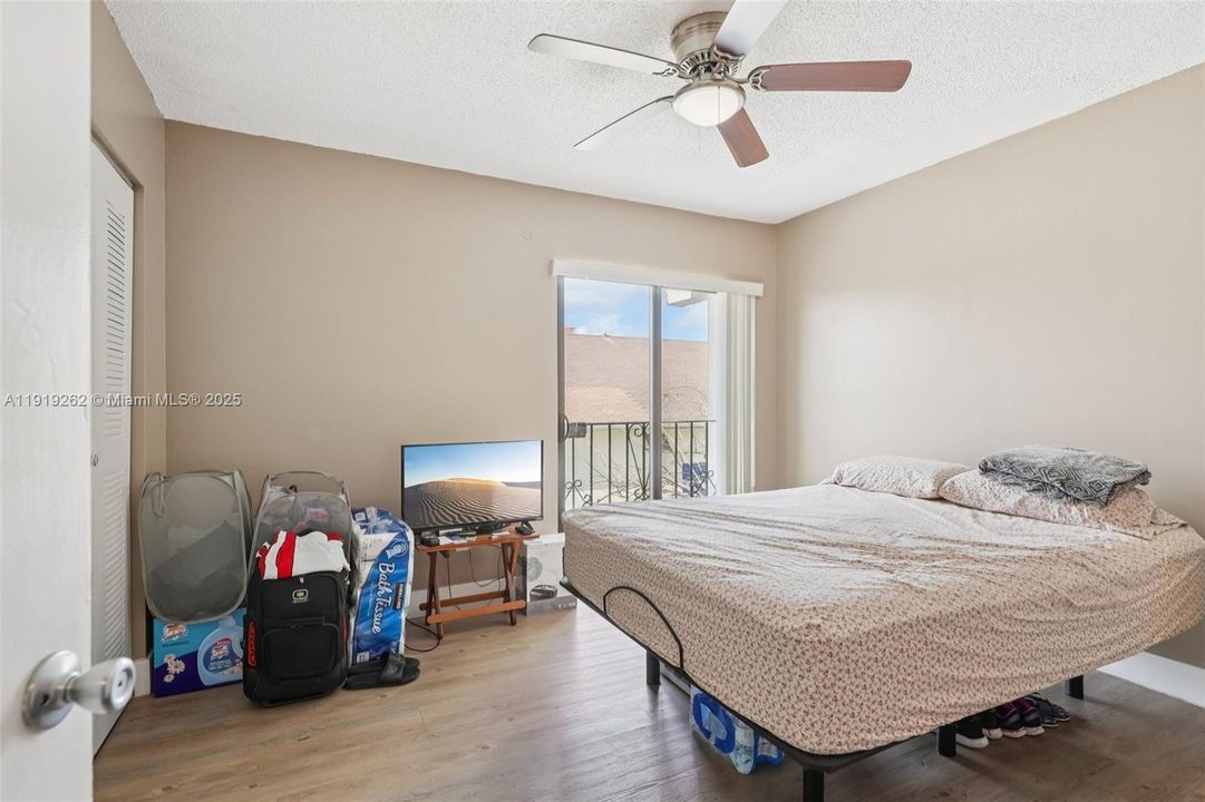 En Venta: $370,000 (2 camas, 2 baños, 952 Pies cuadrados)