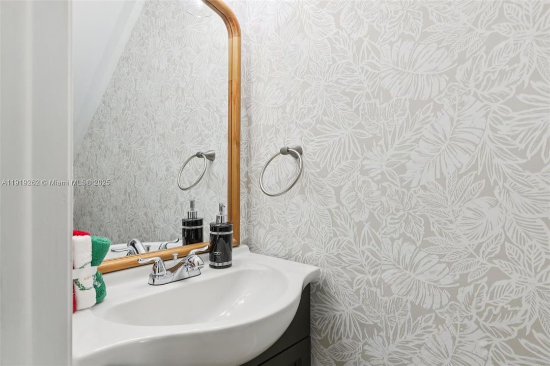 En Venta: $370,000 (2 camas, 2 baños, 952 Pies cuadrados)