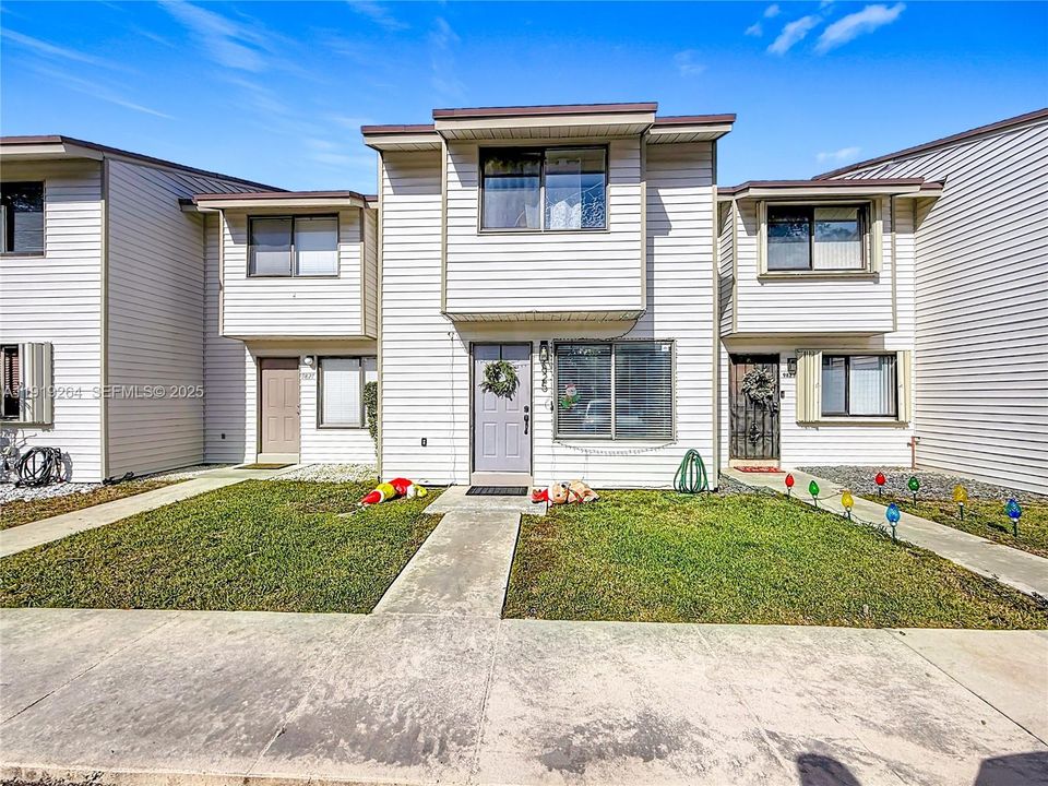 For Sale: $250,000 (2 beds, 2 baths, 1190 Square Feet)