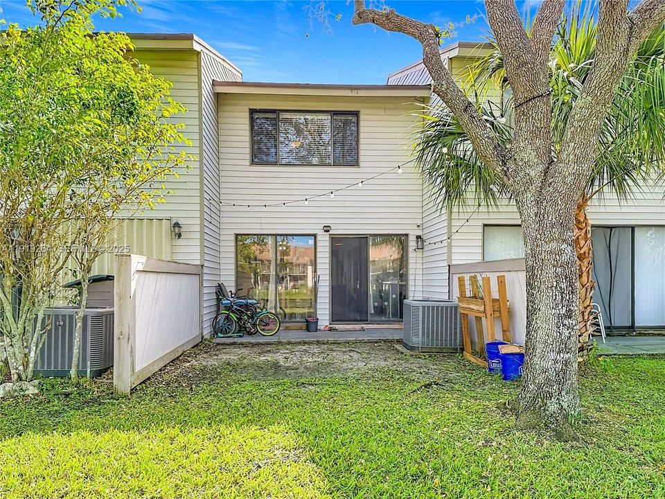 For Sale: $250,000 (2 beds, 2 baths, 1190 Square Feet)