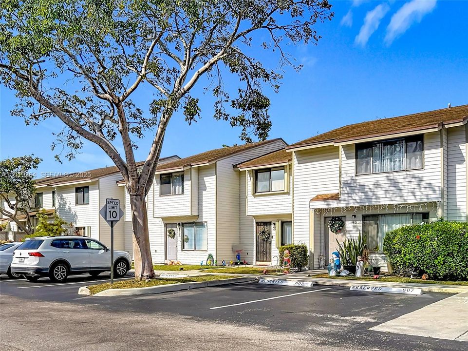 For Sale: $250,000 (2 beds, 2 baths, 1190 Square Feet)