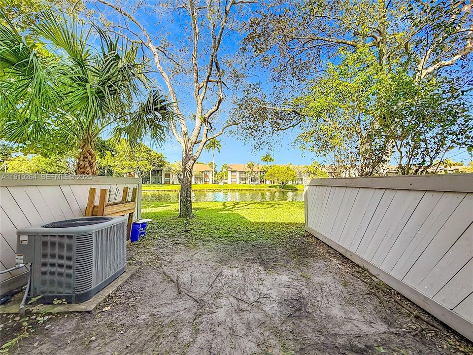 For Sale: $250,000 (2 beds, 2 baths, 1190 Square Feet)