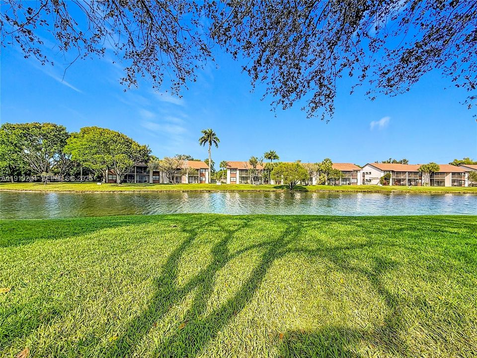 For Sale: $250,000 (2 beds, 2 baths, 1190 Square Feet)