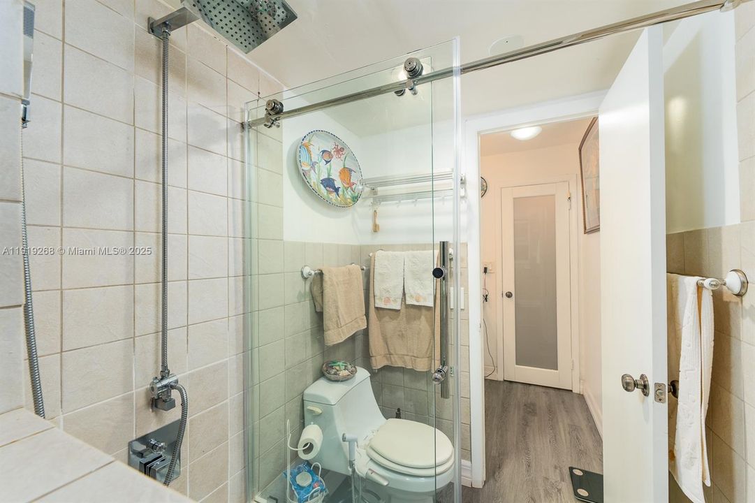 For Sale: $355,000 (1 beds, 1 baths, 767 Square Feet)
