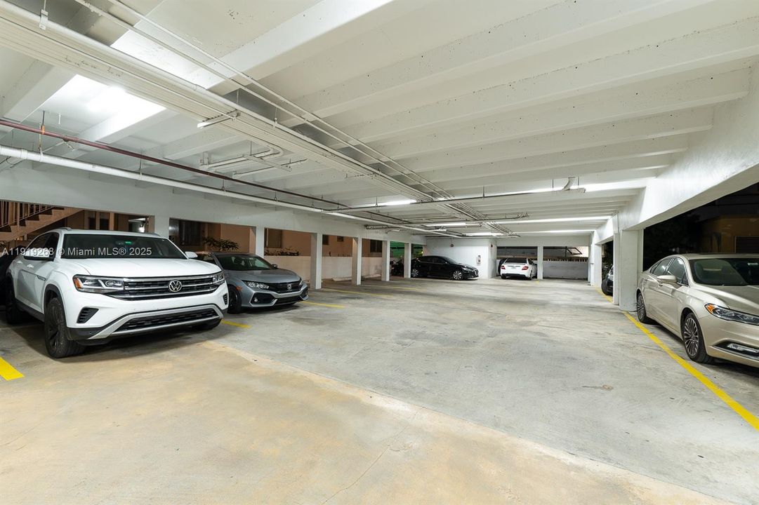 For Sale: $355,000 (1 beds, 1 baths, 767 Square Feet)