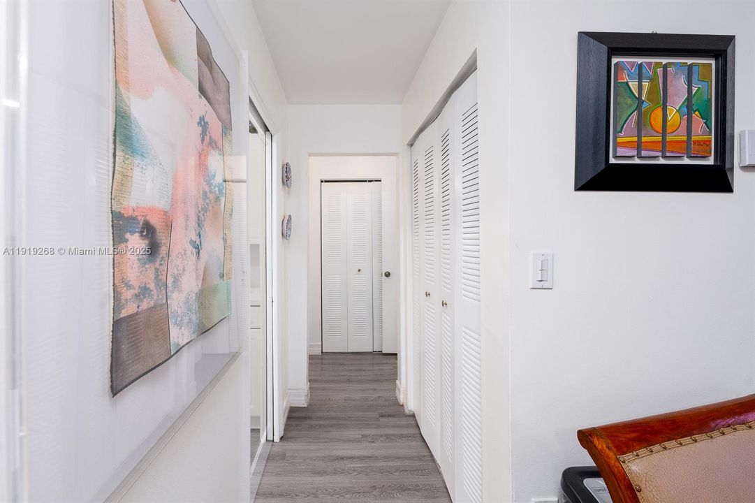 For Sale: $355,000 (1 beds, 1 baths, 767 Square Feet)