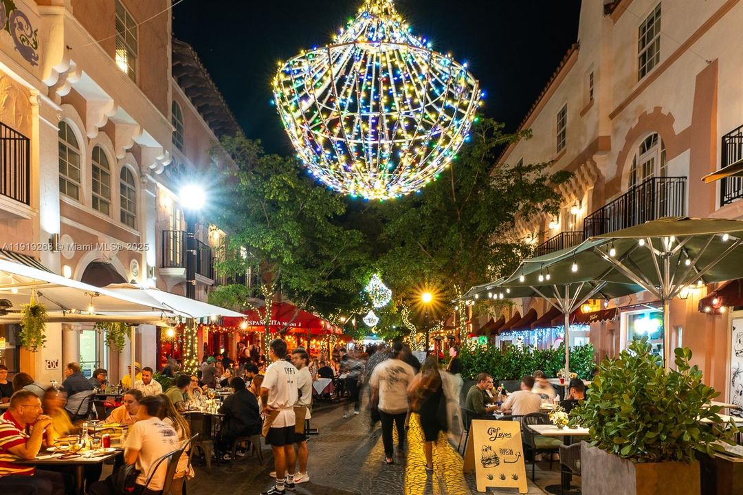 For Sale: $355,000 (1 beds, 1 baths, 767 Square Feet)