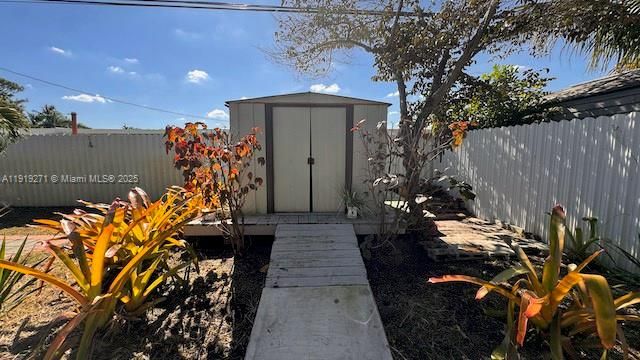 For Rent: $3,700 (3 beds, 2 baths, 1125 Square Feet)