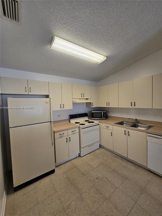 В аренду: $1,750 (1 спален, 1 ванн, 659 Квадратных фут)