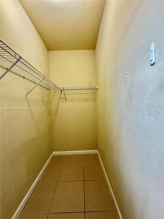 В аренду: $1,594 (0 спален, 1 ванн, 2312 Квадратных фут)