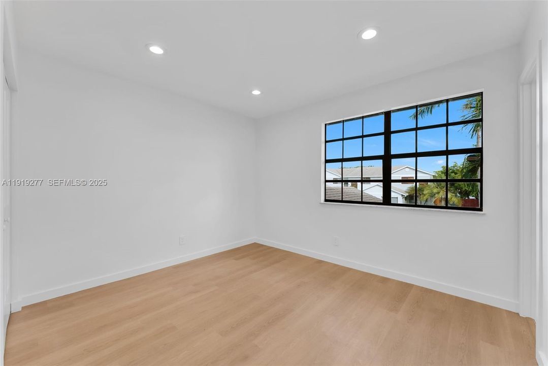 For Sale: $425,000 (2 beds, 2 baths, 1223 Square Feet)