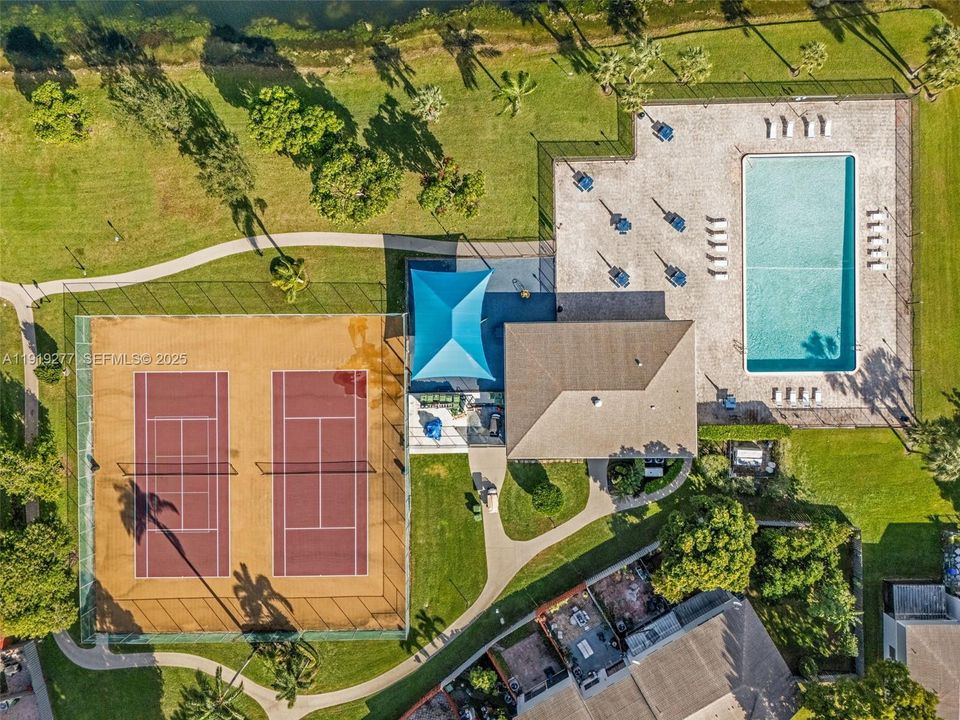 For Sale: $425,000 (2 beds, 2 baths, 1223 Square Feet)