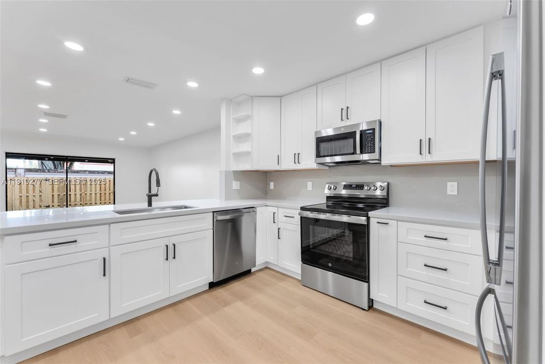 For Sale: $425,000 (2 beds, 2 baths, 1223 Square Feet)