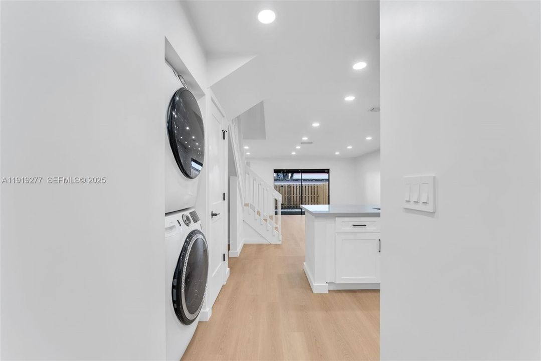 For Sale: $425,000 (2 beds, 2 baths, 1223 Square Feet)