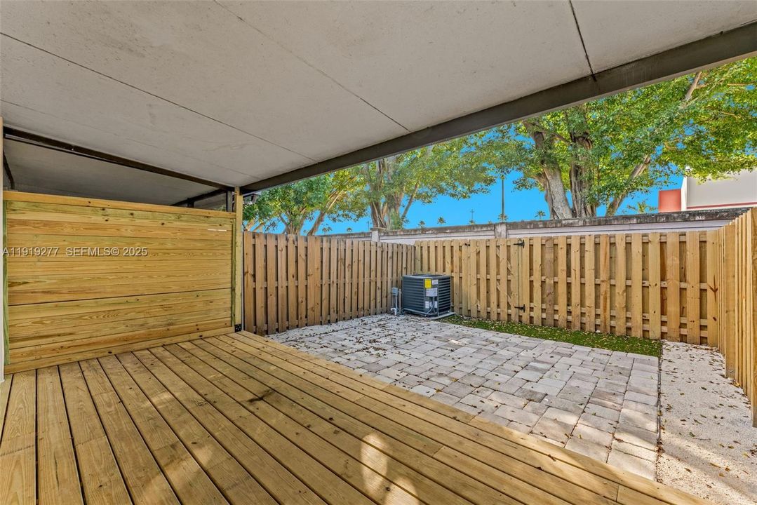 For Sale: $425,000 (2 beds, 2 baths, 1223 Square Feet)