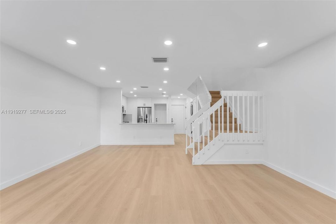 For Sale: $425,000 (2 beds, 2 baths, 1223 Square Feet)