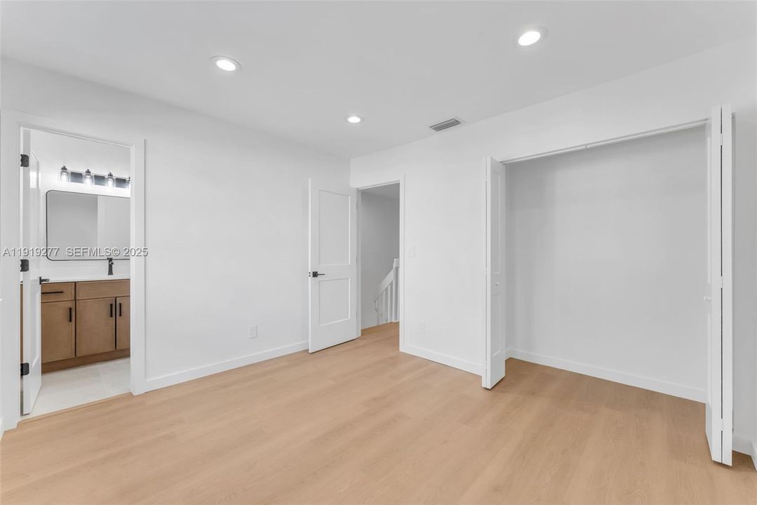 For Sale: $425,000 (2 beds, 2 baths, 1223 Square Feet)