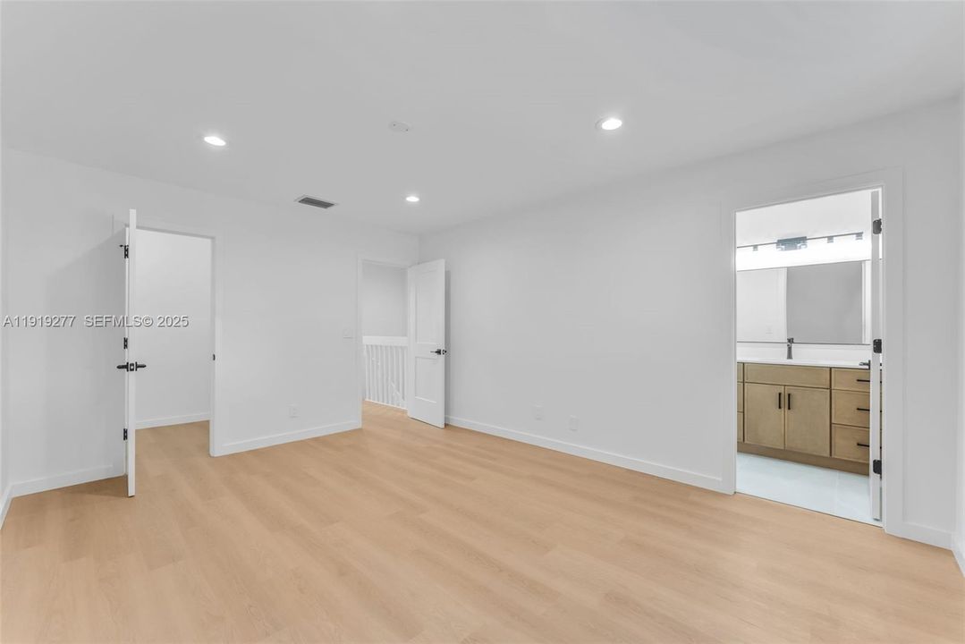 For Sale: $425,000 (2 beds, 2 baths, 1223 Square Feet)