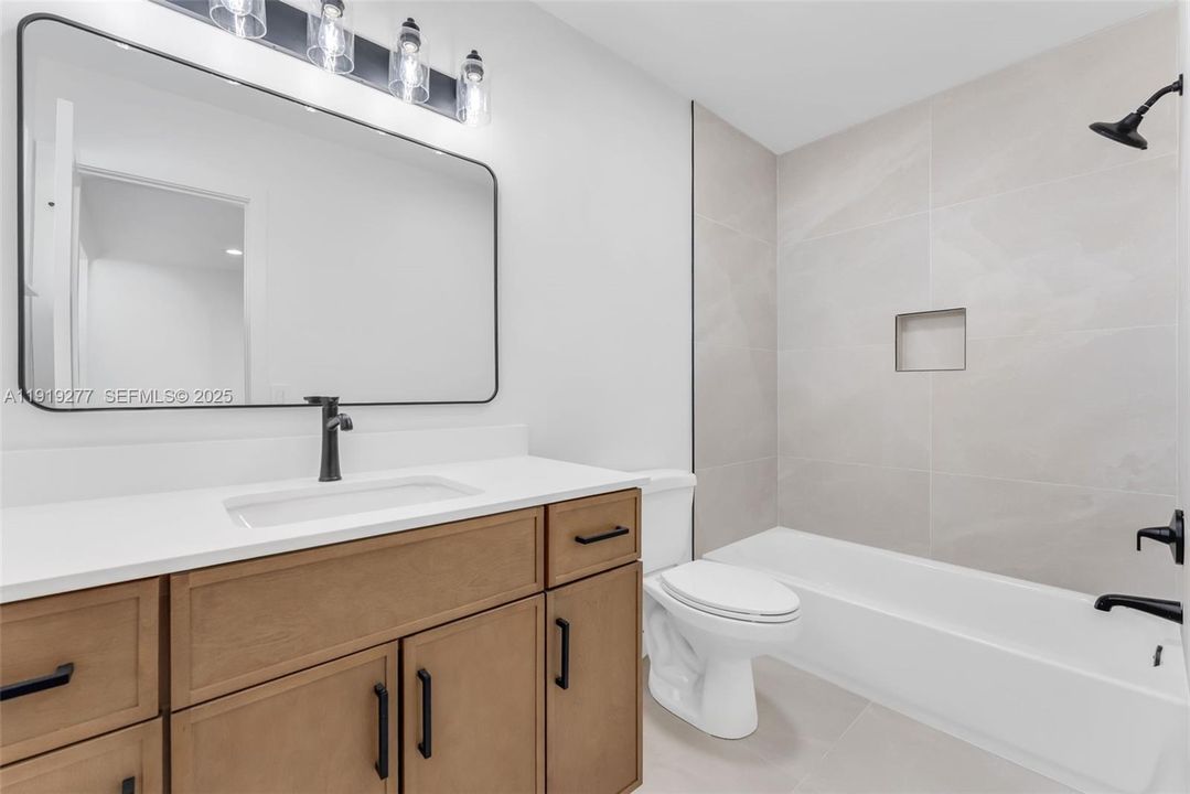 For Sale: $425,000 (2 beds, 2 baths, 1223 Square Feet)