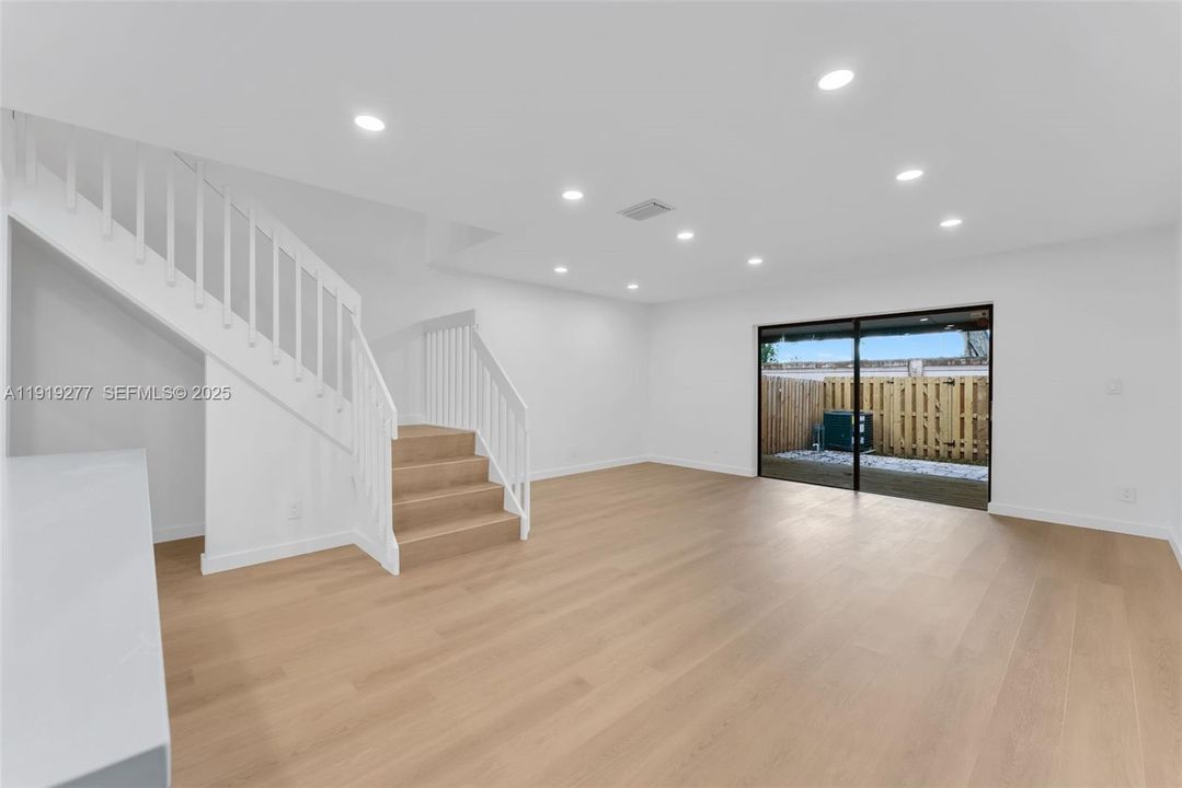 For Sale: $425,000 (2 beds, 2 baths, 1223 Square Feet)